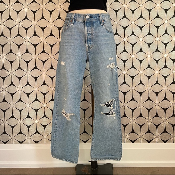Levis 501 Button Up Ripped Jeans - Picture 2 of 6